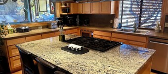 Cozy 3-bedroom winter getaway in Bellevue