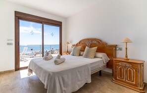 4 bedrooms, travel cot, free WiFi