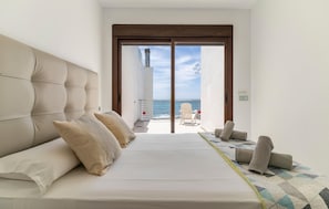 4 bedrooms, travel crib, free WiFi