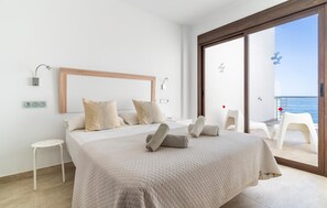 4 bedrooms, travel cot, free WiFi - Gorgeous home in Torrox Costa (Torrox Costa)