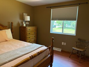 5 habitaciones, tabla de planchar con plancha, wifi y ropa de cama 