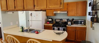 Narragansett, Bonnet Shores - Walk to the beach!