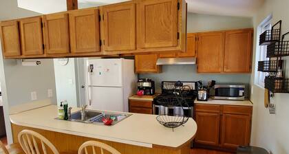 Narragansett, Bonnet Shores - Walk to the beach!