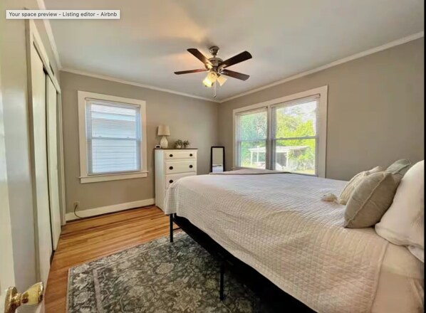 3 bedrooms, iron/ironing board, internet, bed sheets