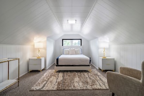 7 bedrooms, iron/ironing board, WiFi, bed sheets
