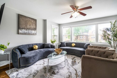 New! Beautiful 7BD Home - Sleeps 15 + 2 Car Garage