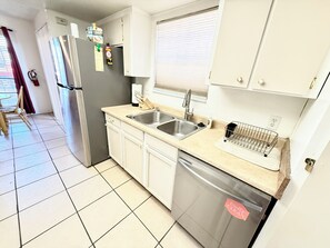 Private kitchen - Fantastic 2-bedroom condo near Strip in Las Vegas (Las Vegas)