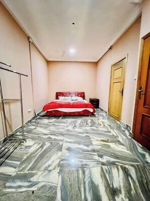 1 室のベッドルーム、インターネット、ベッドシーツ