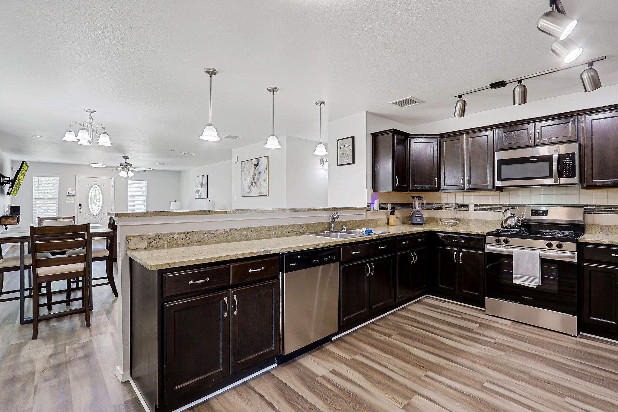 Mikrowelle, Ofen, Herdplatte, Geschirrspüler