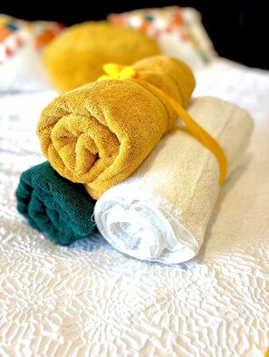 Shower, hair dryer, towels, soap - Double Bed Studio Near Luton Airport (Luton)