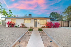 Exterior - Walk 2 Old Town, Sparkling Pool, Fire Pit, Oasis (Scottsdale)