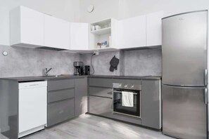 Kühlschrank, Ofen, Herdplatte, Geschirrspüler