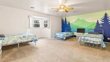 4 bedrooms, WiFi, bed sheets