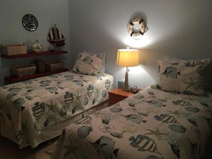 2 bedrooms, iron/ironing board, WiFi, bed sheets - Beautiful Beach Front Penthouse w/ Rooftop Terrace Playa Fortuna (Playa Fortuna)