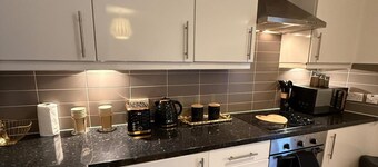 Flat - Sleeps 4 - Parking - Balcony - Pet Friendly
