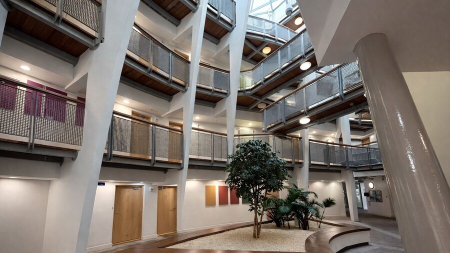 Flat - Sleeps 4 - Parking - Balcony - Pet Friendly