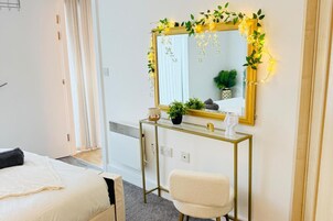 1 habitación, tabla de planchar con plancha, wifi gratis y ropa de cama 
