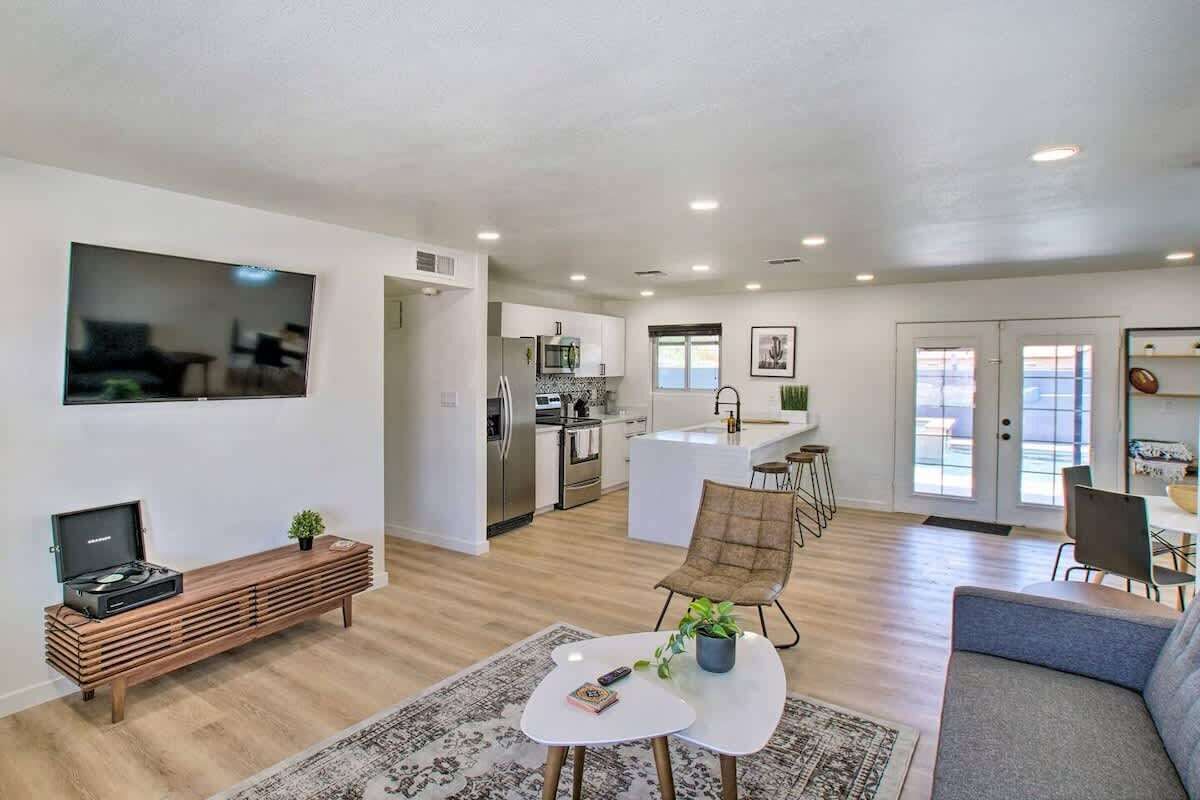 Televisión y oficina 