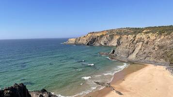 Una playa cerca