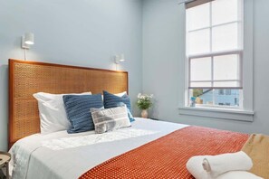 8 bedrooms, WiFi, bed sheets