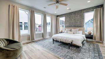 4 bedrooms, iron/ironing board, WiFi, bed sheets