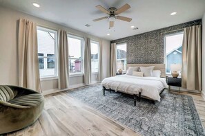 4 bedrooms, iron/ironing board, WiFi, bed sheets