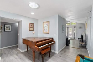 Interior - Spacious 8 Bedroom | Hot Tub & Grill | Close to Do (Mesa)