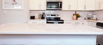 1490 ft² Space 2 Bed 2 Bath Apt / Near Villanova and KOP / 5 Beds / Sleeps 10