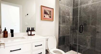 1500 ft² Space | 2 Bed 2 Bath | Large Kitchen