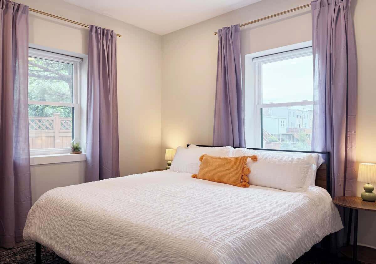 2 slaapkamers, een strijkplank/strijkijzer, wifi, beddengoed