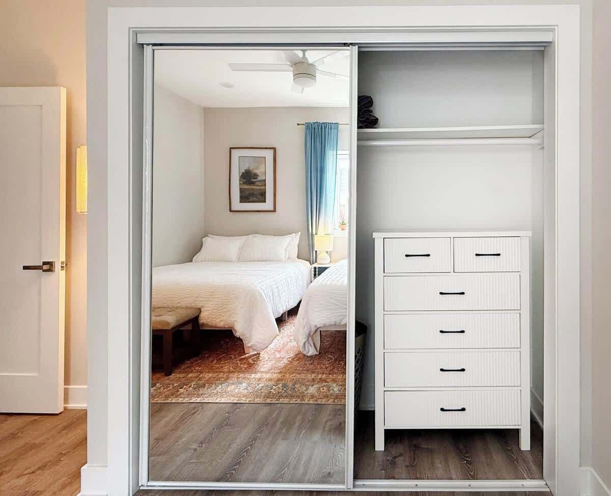 2 habitaciones, tabla de planchar con plancha, wifi y ropa de cama 