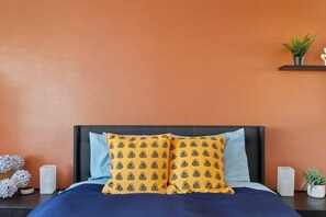 5 bedrooms, iron/ironing board, WiFi, bed sheets