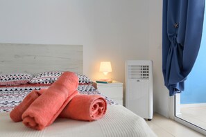 Iron/ironing board, free WiFi, bed sheets