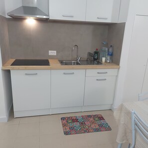 Fridge, microwave, coffee/tea maker, electric kettle