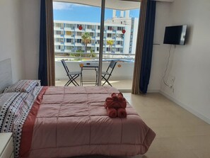 Iron/ironing board, free WiFi, bed sheets