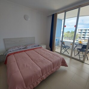 Iron/ironing board, free WiFi, bed sheets