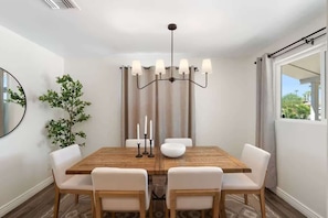 Dining - 5BR, Heated Pool, BBQ and Covered Patio - DT Phx (Phoenix)