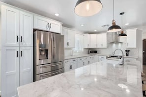 Fridge, microwave, oven, stovetop - 5BR, Heated Pool, BBQ and Covered Patio - DT Phx (Phoenix)