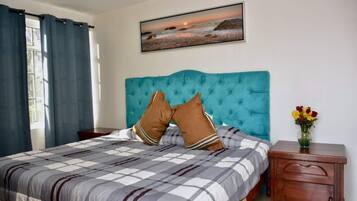 品质开间套房 | 办公桌、免费 WiFi、床单