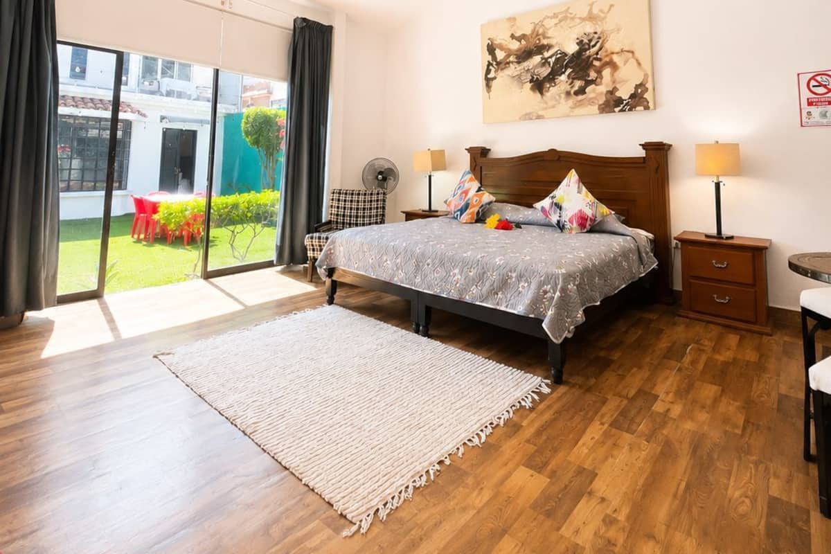 Senior Studio Suite | Desk, free WiFi, bed sheets