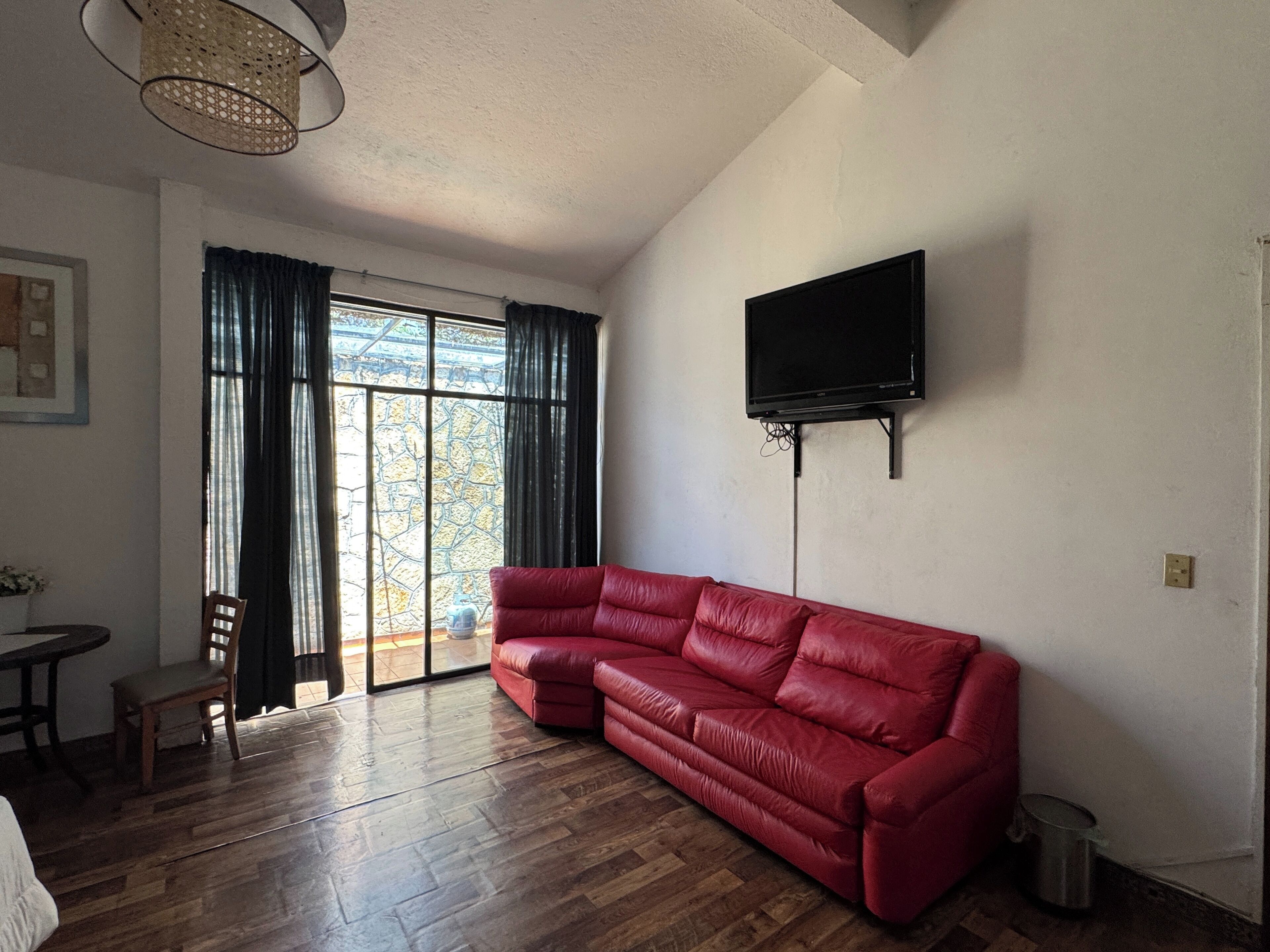 Suite estudio senior | Escritorio, wifi gratis y ropa de cama 