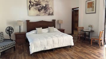 Senior Studio Suite | Desk, free WiFi, bed sheets