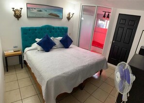 Junior studio | Een bureau, gratis wifi, beddengoed