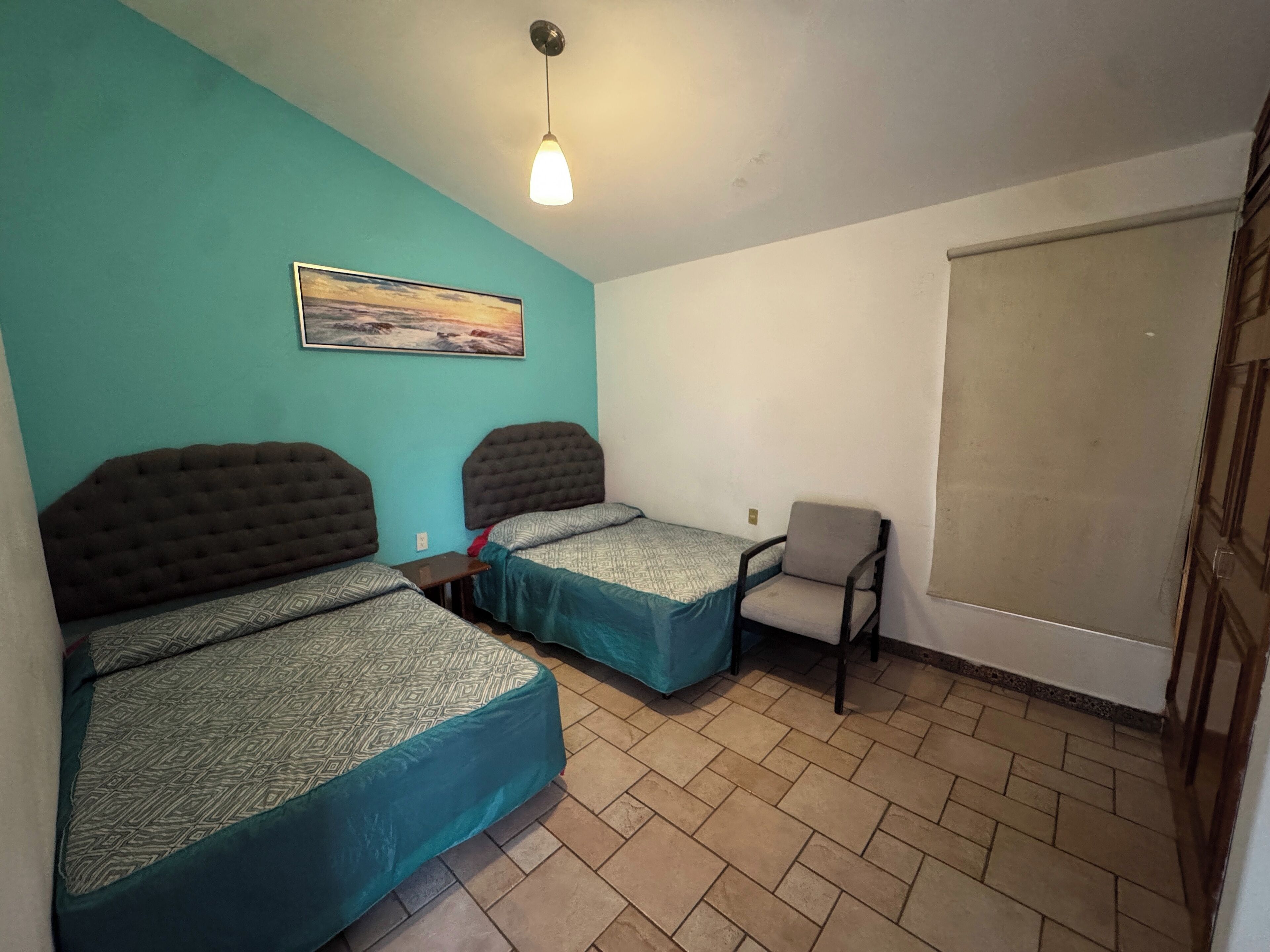 Family Room | Desk, free WiFi, bed sheets
