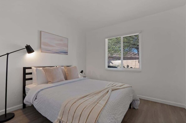 4 bedrooms, WiFi, bed sheets