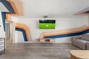 TV, fireplace