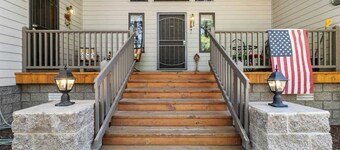 Charming Woodland 3BR Retreat, Sleeps 10