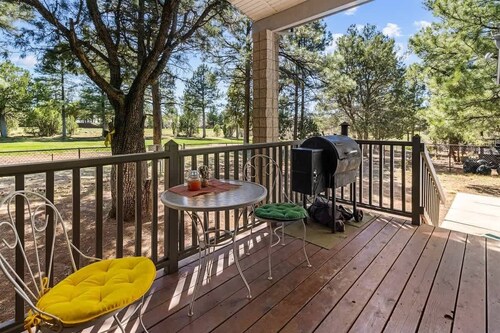 Charming Woodland 3BR Retreat | Sleeps 10