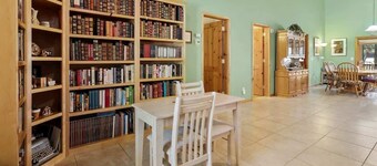 Charming Woodland 3BR Retreat | Sleeps 10