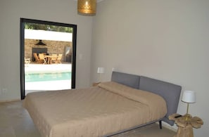 4 bedrooms, iron/ironing board, WiFi